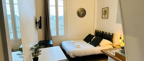 1 slaapkamer, een bureau, wifi, beddengoed
