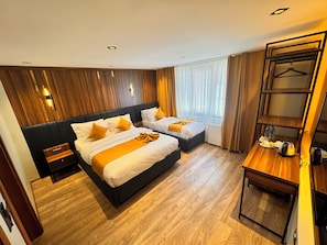 Standard Triple Room | Minibar, desk, laptop workspace, blackout drapes - Galata Calm Tale Hotel (Istanbul)