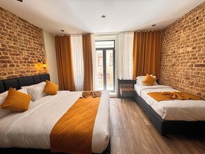 Tremannsrom – superior | Minibar, skrivebord, skrivebord for bærbar PC og blendingsgardiner