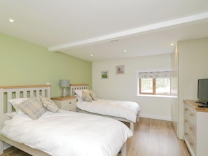 2 bedrooms, free WiFi, bed sheets - 2 bedroom accommodation in Grinkle, near Staithes (Grinkle, near Staithes)