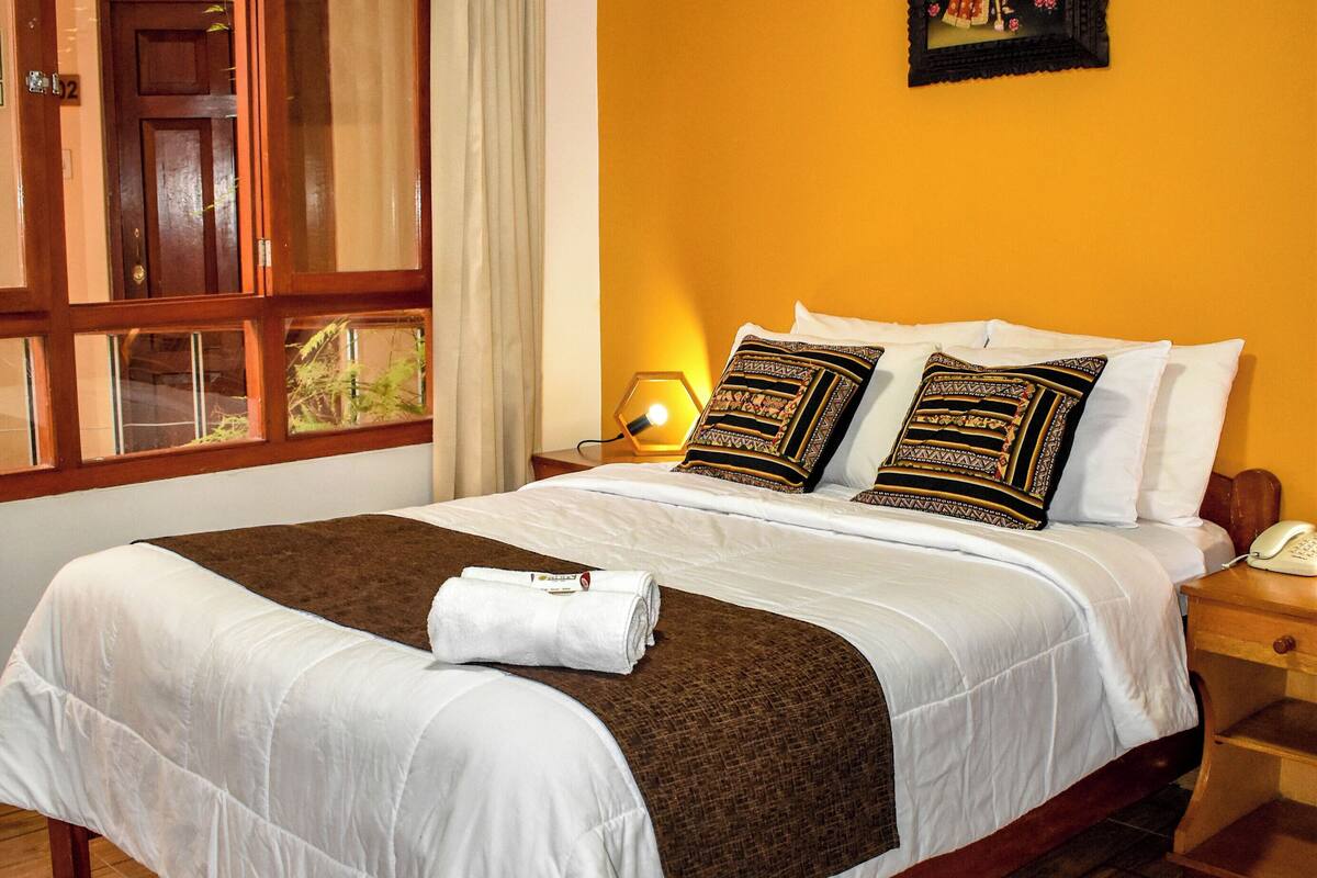 Habitación Confort doble, vistas al patio | Wifi gratis y ropa de cama