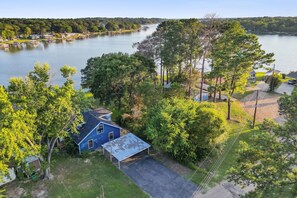 Exterior - New Lakefront House on Calm Cove- Big Groups & Families + Kayaks & SUPs 🐶☀️ (Mabank)