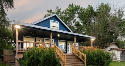 New Lakefront House on Calm Cove- Big Groups & Families + Kayaks & SUPs 🐶☀️