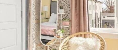 3 bedrooms, iron/ironing board, free WiFi, bed sheets