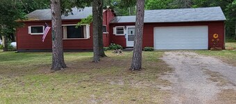 Beautiful Cabin near the AuSable River/Kayaks Included