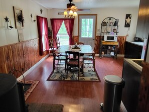 Dining - Beautiful Cabin near the AuSable River/Kayaks Included (Mio)