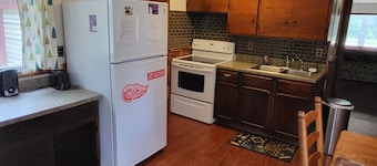 Beautiful Cabin near the AuSable River/Kayaks Included