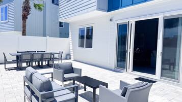 تناول الطعام بالخارج