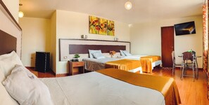 Skrivebord, skrivebord for bærbar PC og wi-fi (inkludert)