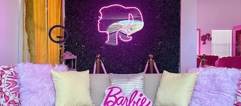 The Dream House Hideaway - Barbie Pool, 1 mile from Mattel Adventure Park 