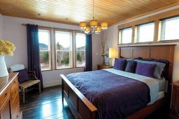 4 bedrooms, iron/ironing board, bed sheets