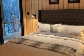 4 quartos, ferros/tábuas de passar roupa, roupa de cama