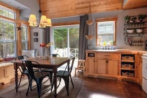 Dining - Charlevoix - Chalet Le St-germain (Saint-Aimé-des-Lacs)