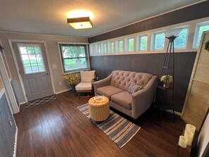 Smart TV, books, stereo