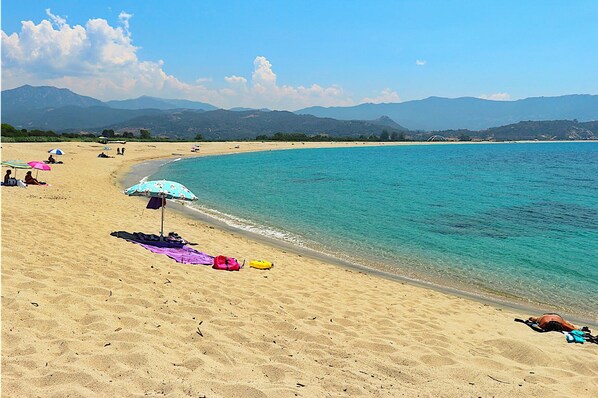 Platja a a prop i gandules de platja