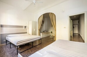 2 habitaciones, tabla de planchar con plancha, wifi y ropa de cama