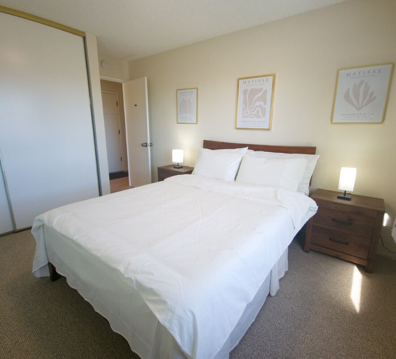 Charming private room in condo