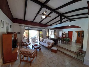 Smart TV - Villa Vaiava pk17.900 Punaauia (Tahiti)