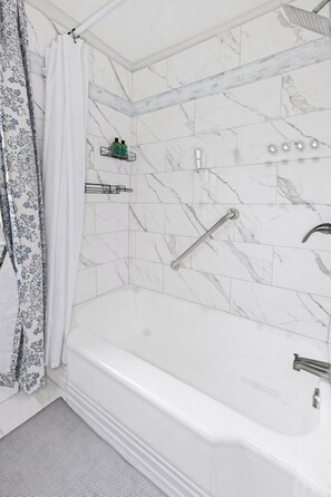 Towels, soap, shampoo, toilet paper