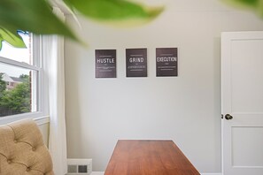 Interior - Cozy Private 2 Bedroom w/ Shared Wash & Dryer by Golf Course, Univ, & Hospitals (Baltimore)