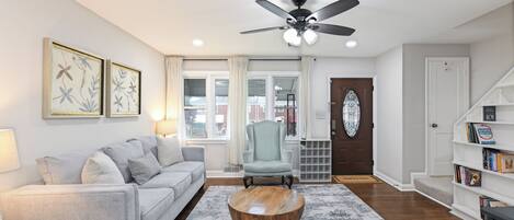 Smart-TV, Bücher, Arbeitsbereiche