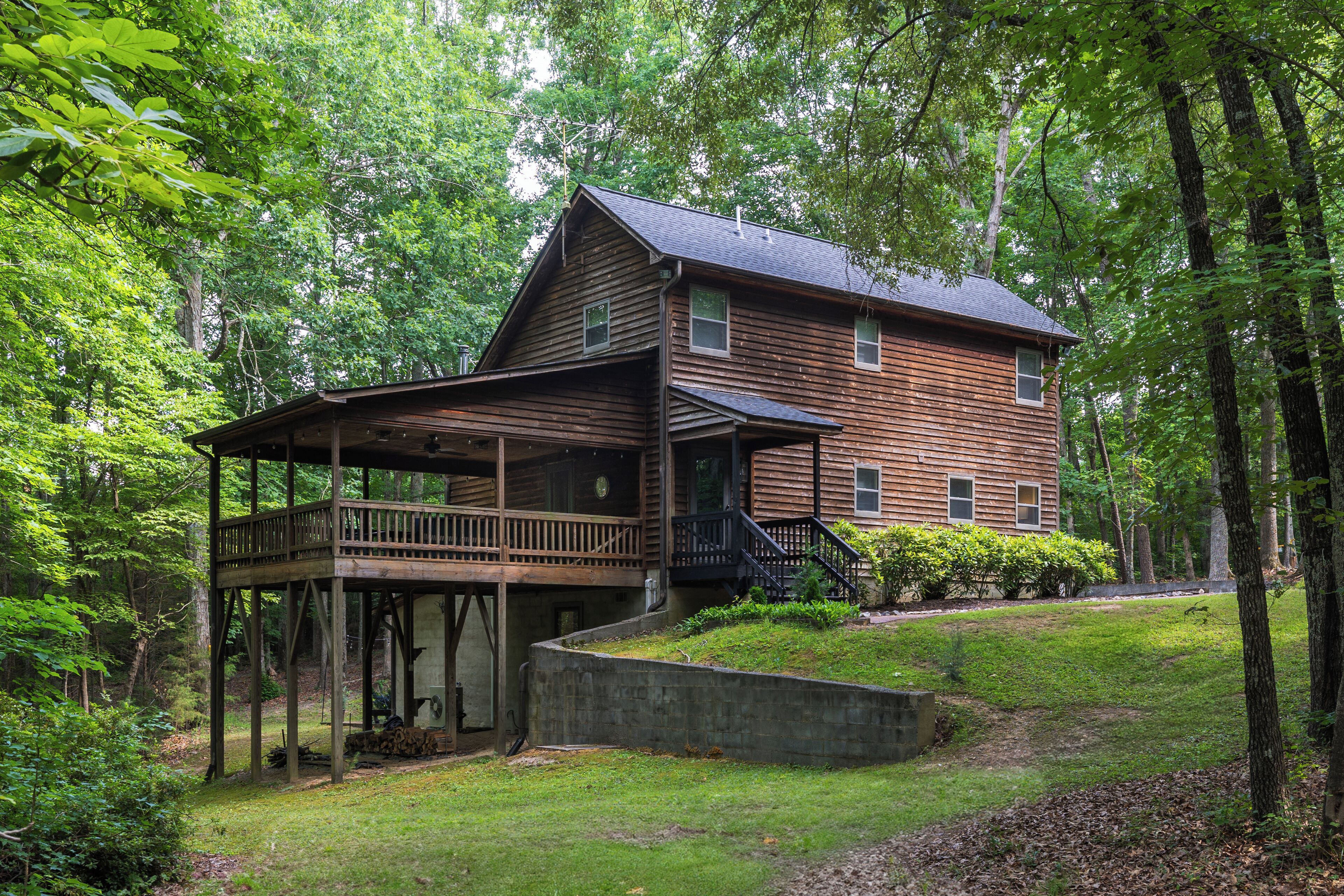 Secluded 3 BR 2.5B  Retreat on Lake & 10 Acres near Elon University