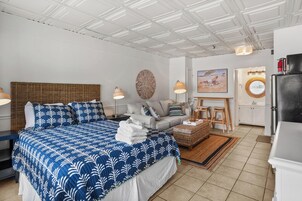 1 habitación, decoración personalizada y muebles diferentes 