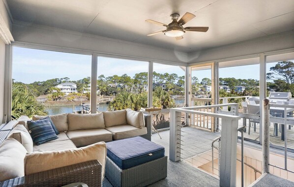 Casa, varias camas, patio, vista al océano (453 Tarpon Blvd) | Áreas de la propiedad