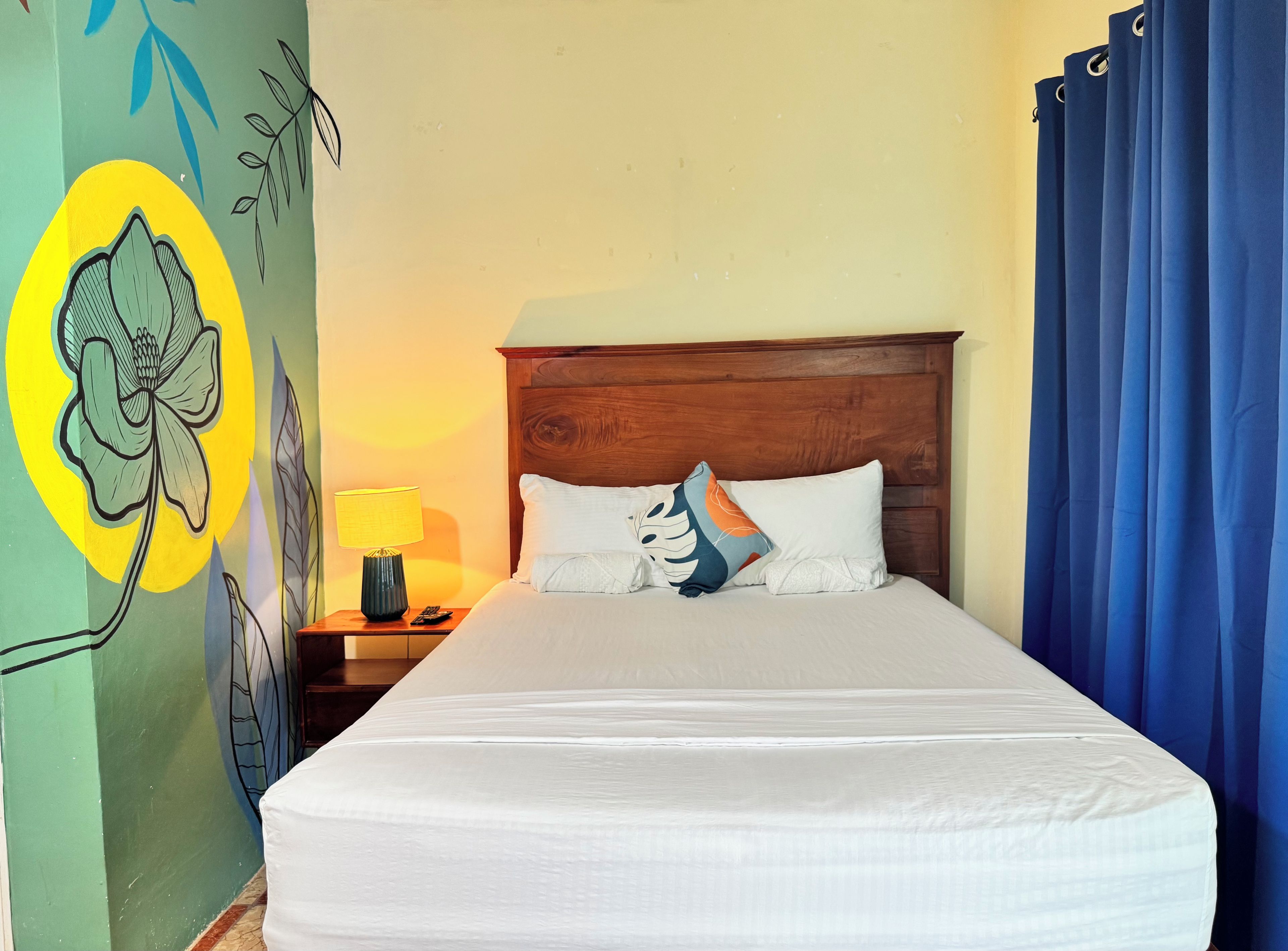 Deluxe Double Room, 1 Queen Bed, Mountain View | Premium bedding, Select Comfort beds, desk, laptop workspace
