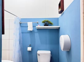 Habitación triple Confort, vistas a la montaña | Baño