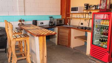 Comfort Room, Multiple Beds | Shared kitchen | Fridge, microwave, cookware/dishes/utensils, reusable coffee/tea filters