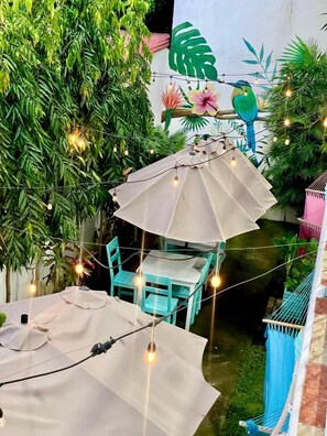 ห้องคอมฟอร์ทสำหรับสี่ท่าน | บริเวณนั่งเล่น | สมาร์ททีวี 12 นิ้ว พร้อมช่องดิจิตอล