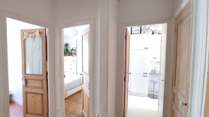 2 chambres, fer et planche à repasser, Wi-Fi, draps fournis