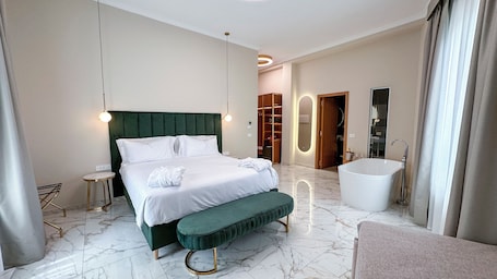 Deluxe Suite | 1 bedroom, Frette Italian sheets, premium bedding, Select Comfort beds. Vespucci Palace