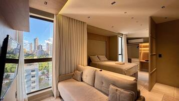 Apartamento exclusivo | Área de estar | TV LED 32 polegadas com canais via satélite