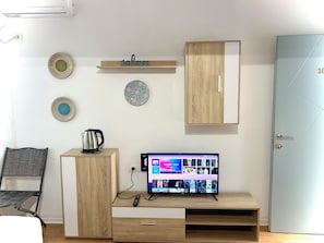 Standard Triple Room, Non Smoking, Private Bathroom