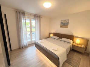 3 chambres, fer et planche à repasser, Wi-Fi, draps fournis