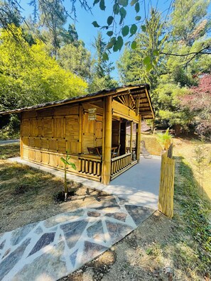 Outdoor dining - Suite Bambou "Well-being in Bali" - Le soleil des Cévennes (Saint-Jean-du-Gard)