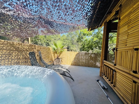 Terrace/patio. Suite Bambou "Well-being in Bali" - Le soleil des Cévennes