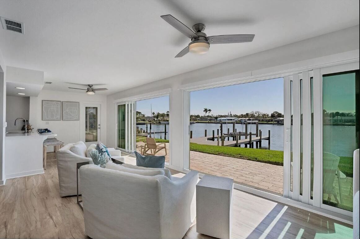 Englewood Canal View Fully Equipped Vacation Home for 4 near Gulf Beaches 