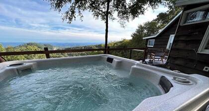 100 Mile Views & Hot Tub in BR!