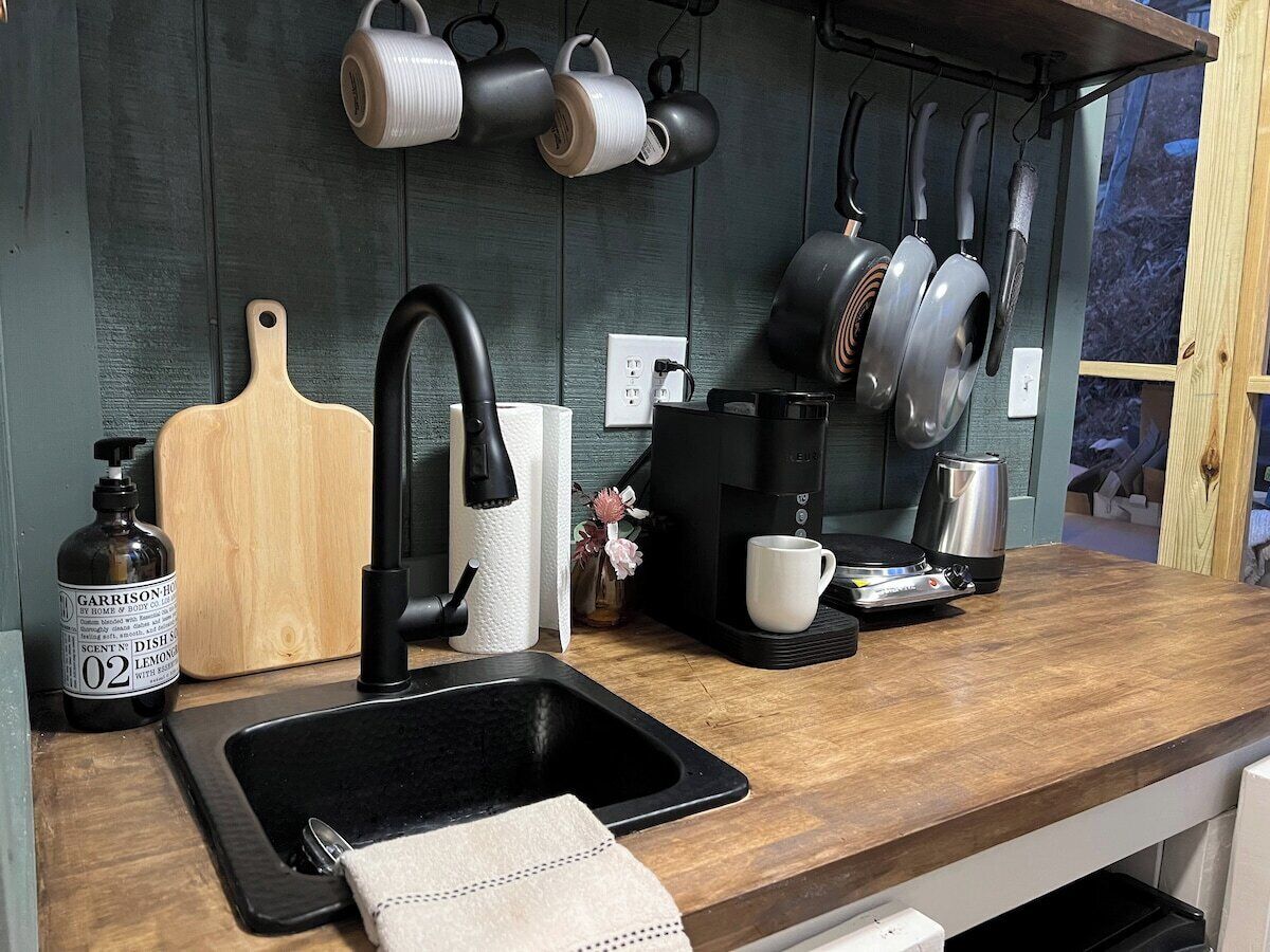 Refrigerador, microondas, cafetera y tetera y tostadora 