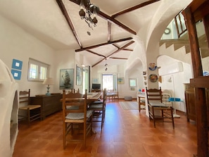 Villa, 3 Bedrooms, Smoking, Balcony | Dining room