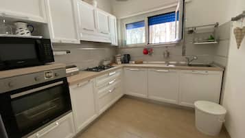 Villa, 3 Bedrooms, Smoking, Balcony | Interior