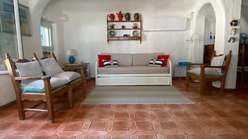 Villa, 3 Bedrooms, Smoking, Balcony | Lounge