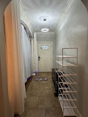 Interior - TNN Cozy home away. (Jackson)