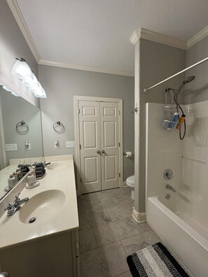 Hair dryer, towels, soap, shampoo - TNN Cozy home away.  (Jackson)