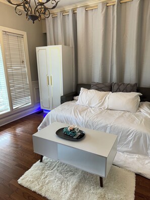 4 habitaciones, tabla de planchar con plancha, wifi y ropa de cama
