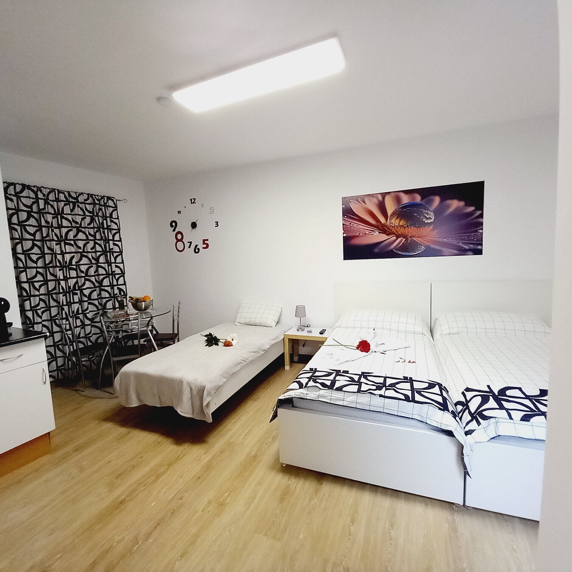 1 slaapkamer, een strijkplank/strijkijzer, gratis wifi, beddengoed