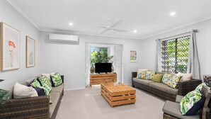 Smart TV - Belle Escapes Sandpipers Beach House (Palm Cove)
